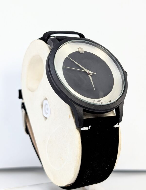 PXL_20260827_185450260.PORTRAIT~2 TOMI Aurora Quartz Watch
